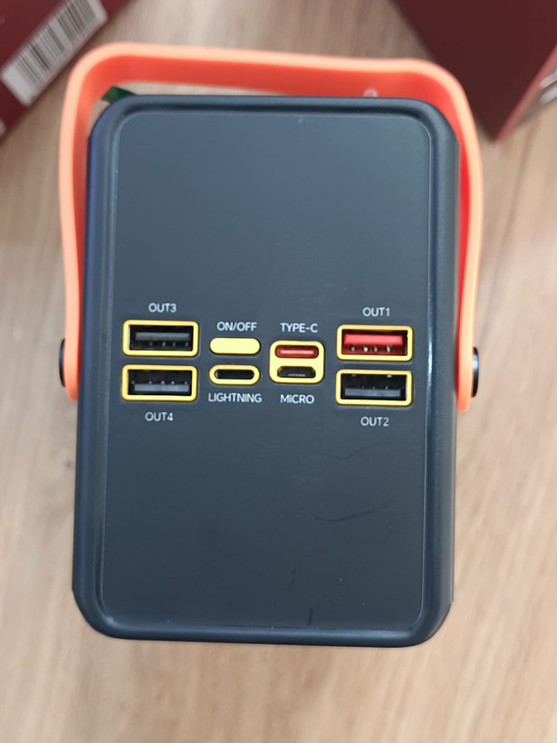پاوربانک ۸۰۰۰۰ میلیآمپر Zime مدل B18 | مجهز به ۴ خروجی USB و توان ۲۲.۵ وات