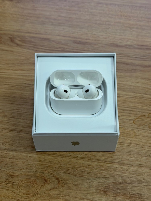 هندزفری بیسیم اپل مدل AirPods Pro 2 (پورت USB-C) | کیس شارژ MagSafe